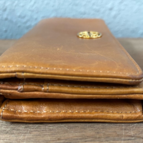 Tory Burch Robinson Continental Wallet - Picture 5 of 9